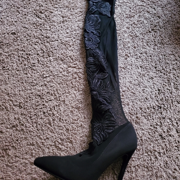 Heels - Picture 3 of 5